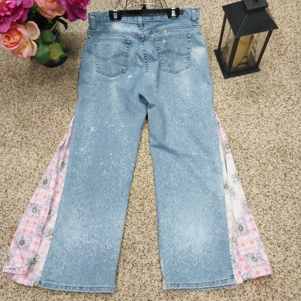 3324 Size 10p Lee Relax Fit At the Waist Upcycled Bleached Bell-Bottoms. - Picture 5 of 7